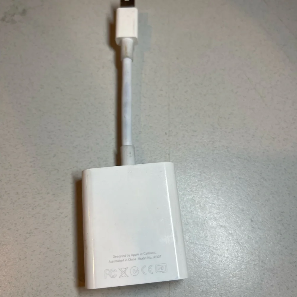 Genuine Apple Macbook Pro mini Display Port to VGA Adapter USED